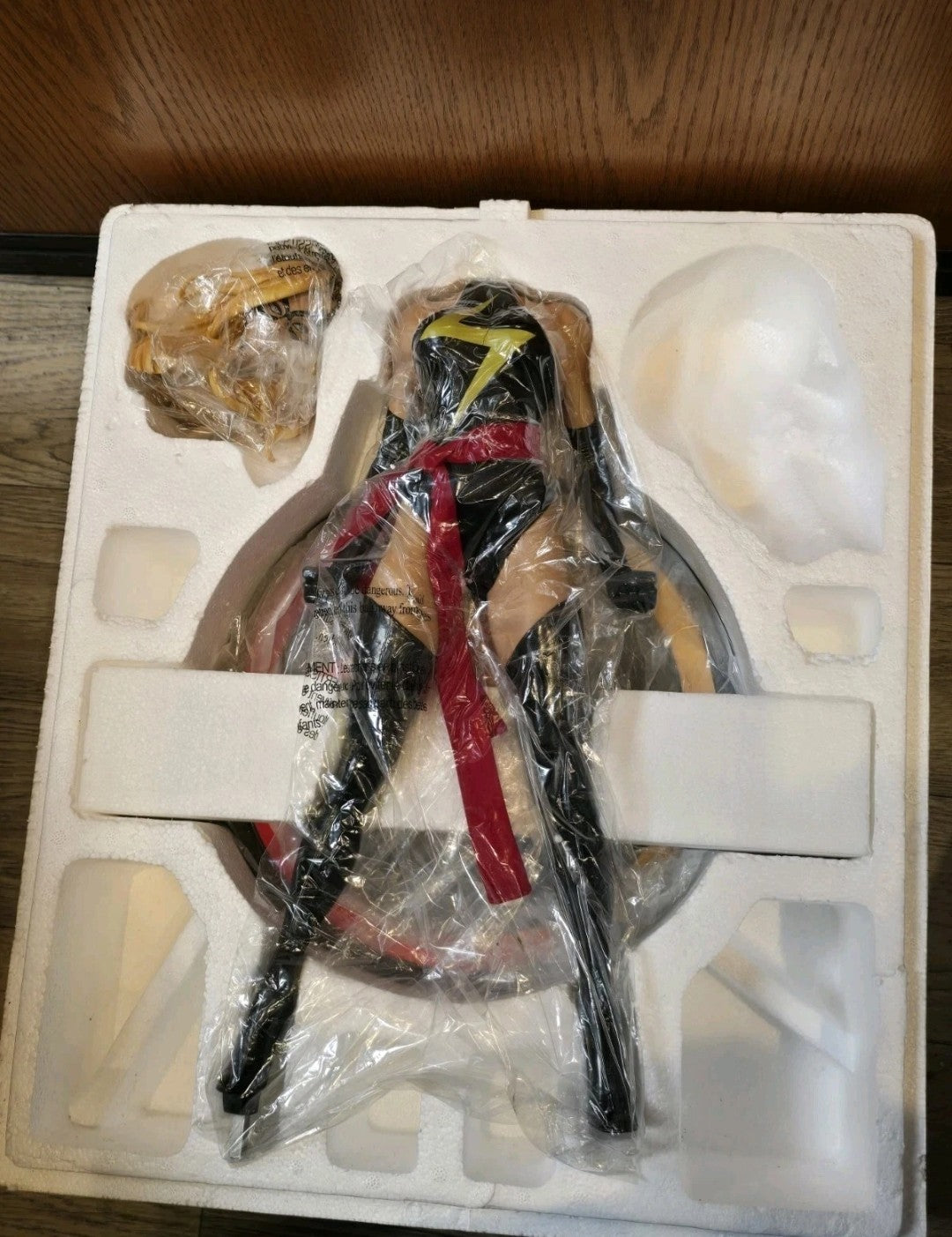 Sideshow Ms Marvel Premium Format Figure Statue Marvel Comics 1/4 Scale w/ Box