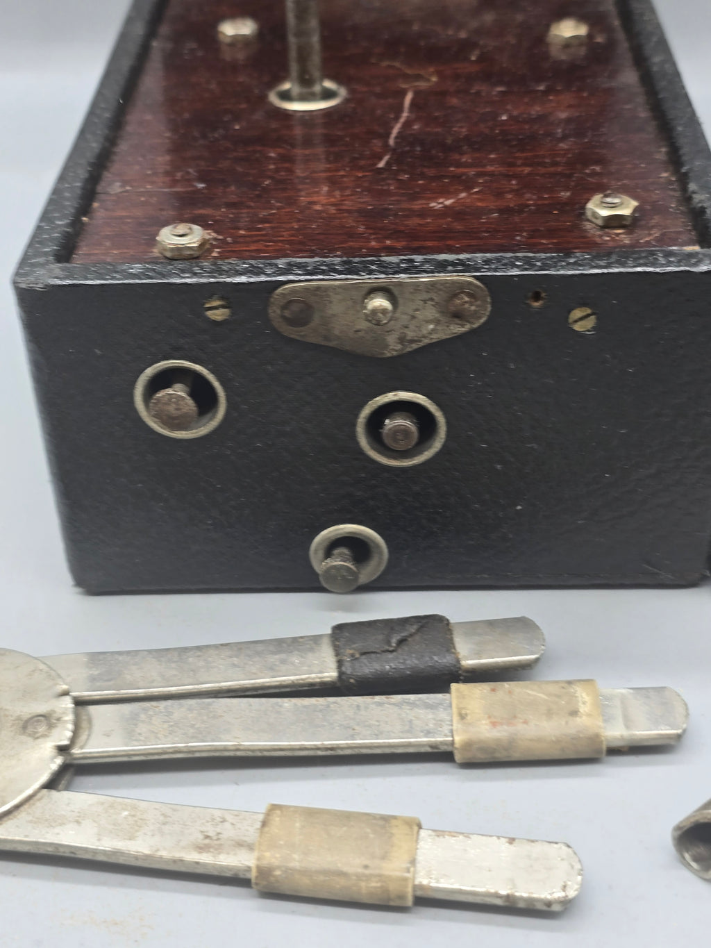 Antique Cased Mechanical Scientific Instrument w/ Accessories & Hand Crank – Early 1900s – Unidentified