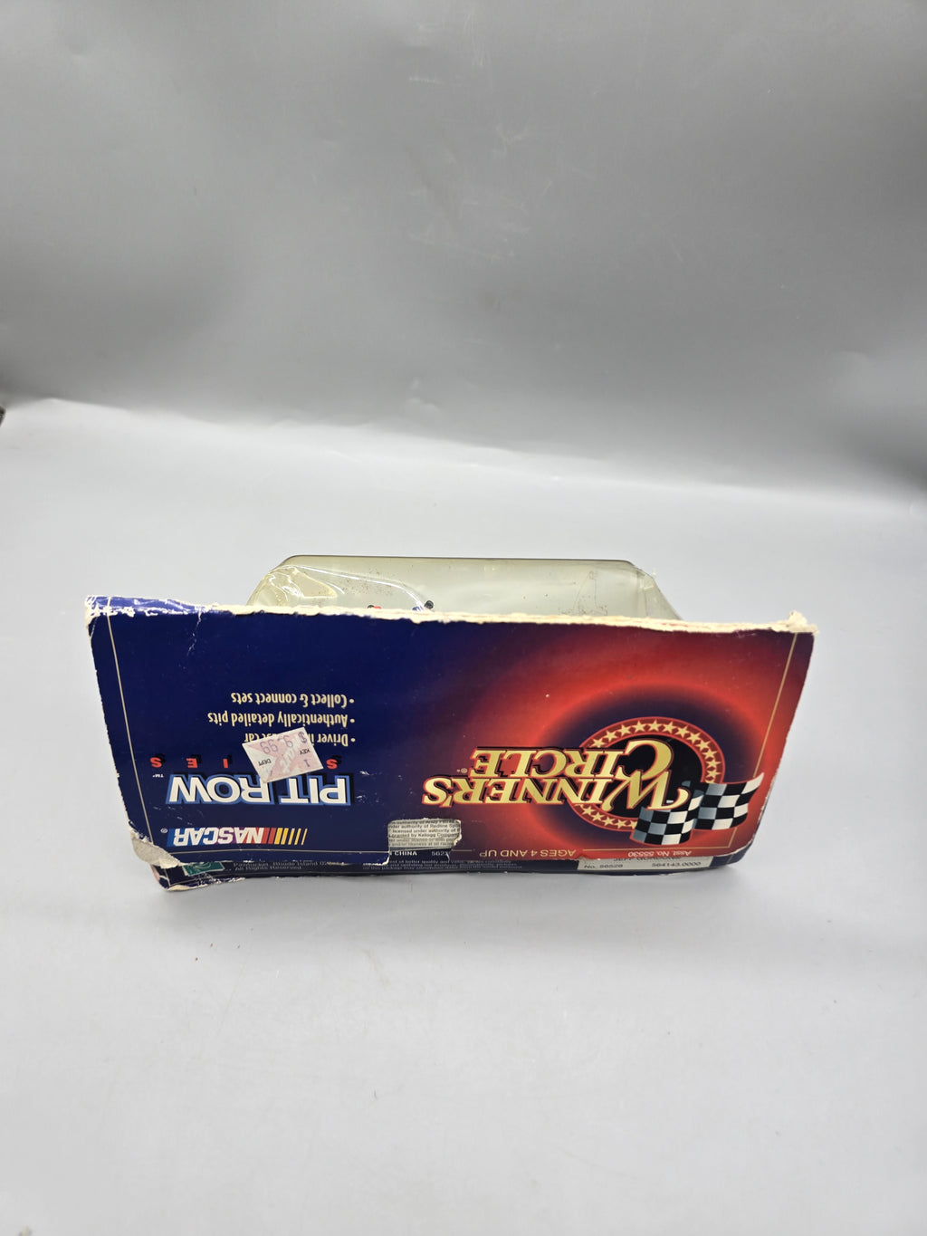 Winner's Circle NASCAR Pit Row Series Jeff Gordon #24 DuPont Pulling In Diorama w/ Box