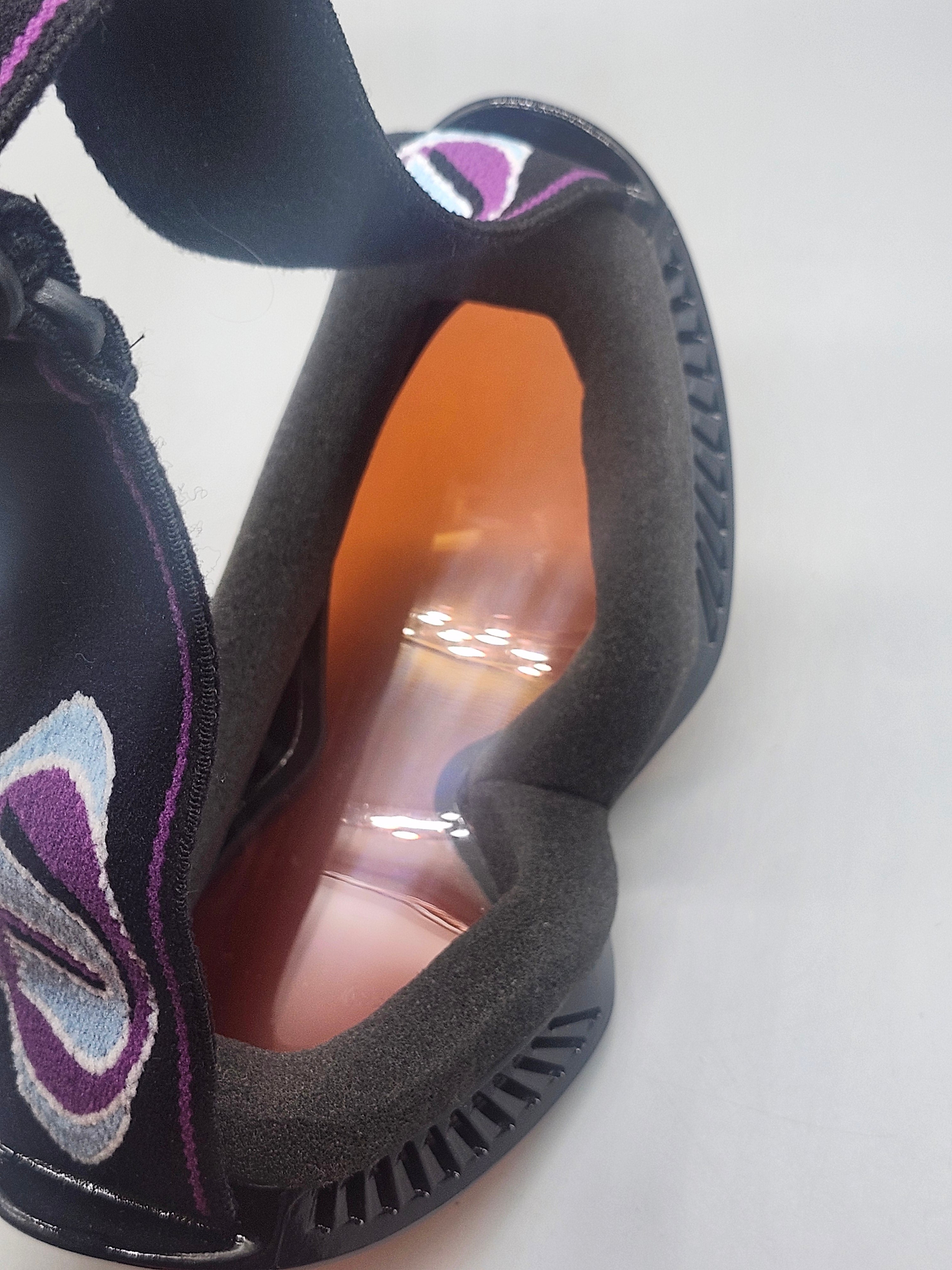 Vintage Uvex Ski Snowboard Goggles Amber Lens Black Adjustable Strap