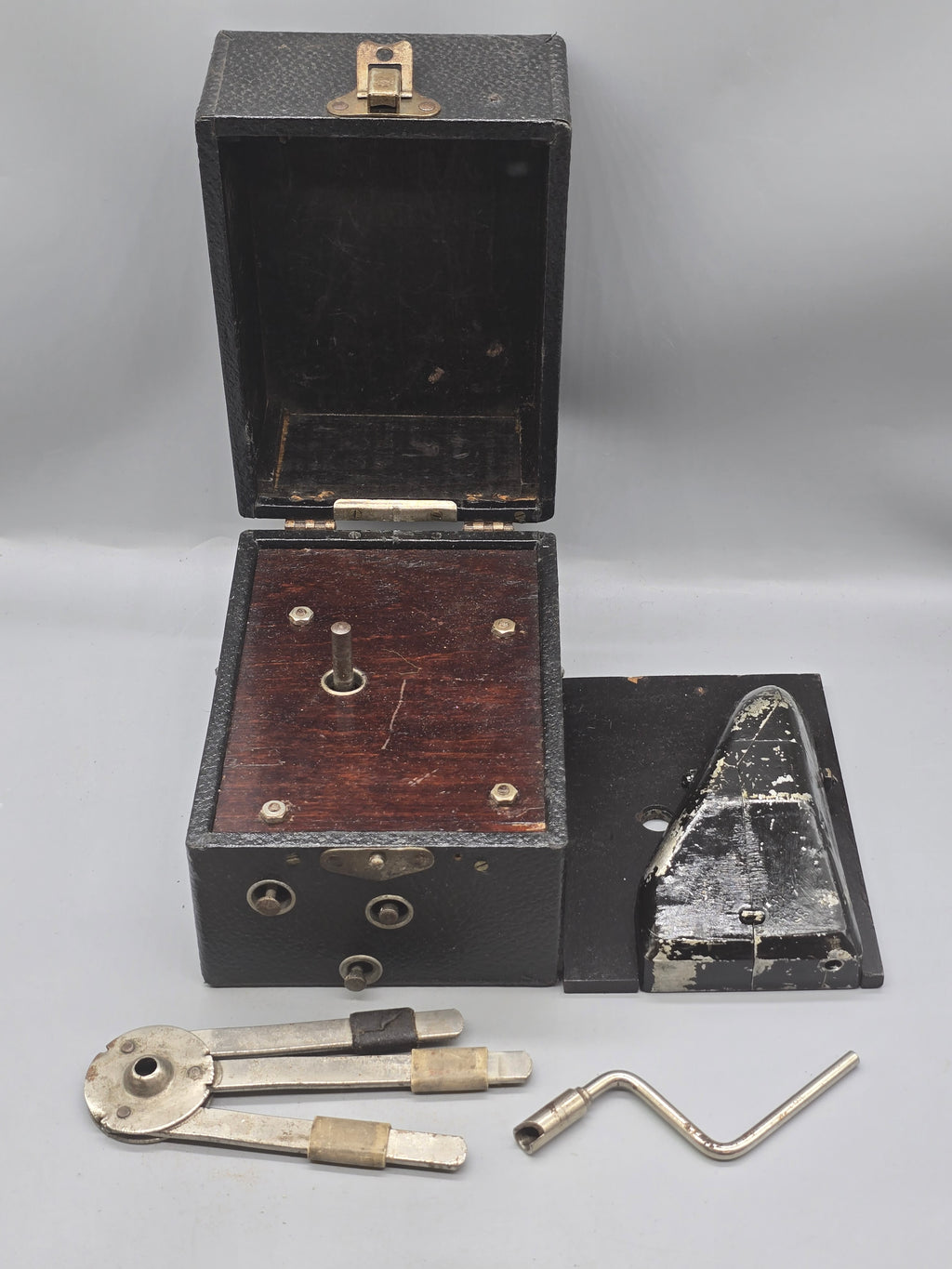Antique Cased Mechanical Scientific Instrument w/ Accessories & Hand Crank – Early 1900s – Unidentified