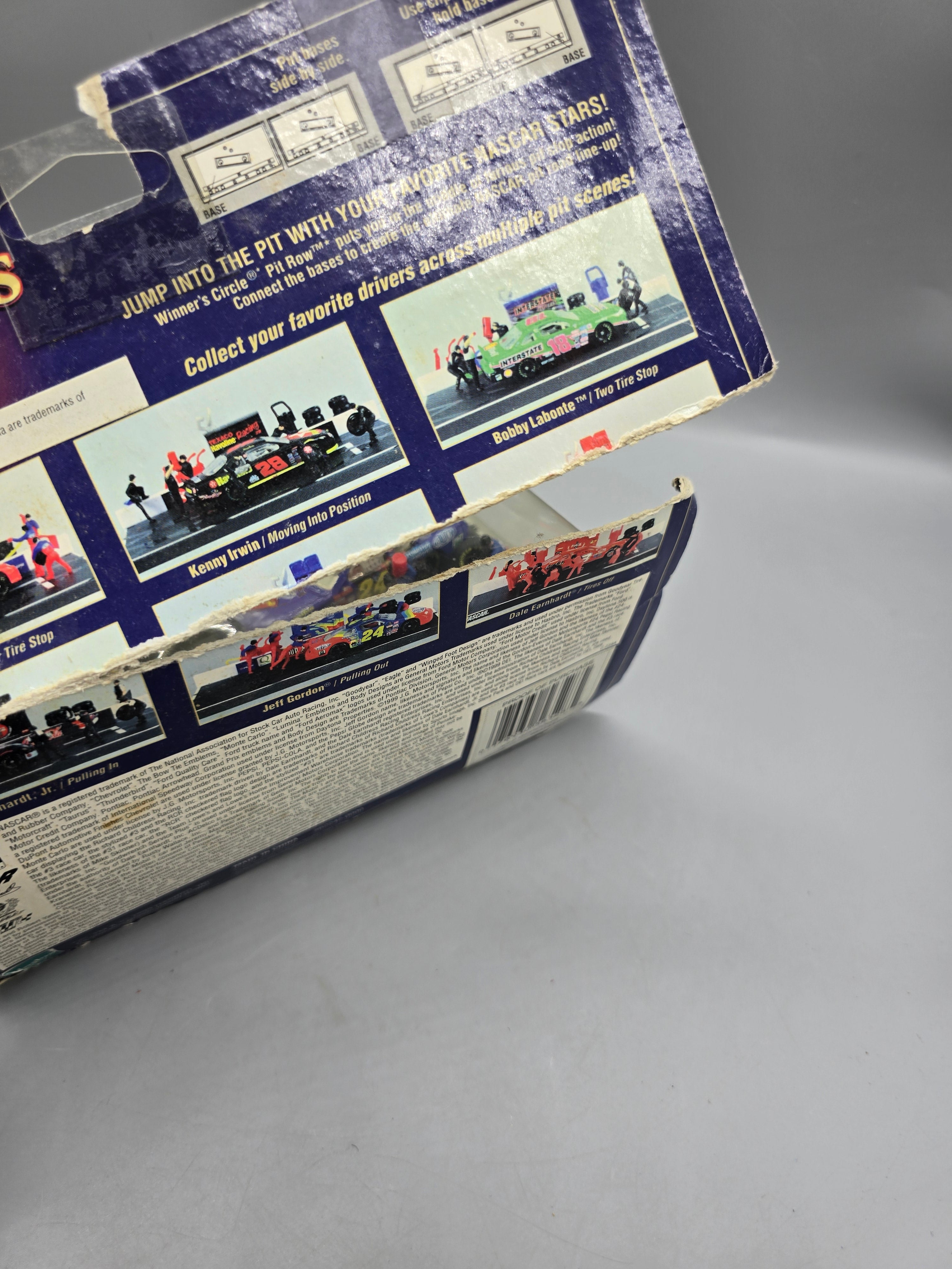 Winner's Circle NASCAR Pit Row Series Jeff Gordon #24 DuPont Pulling In Diorama w/ Box