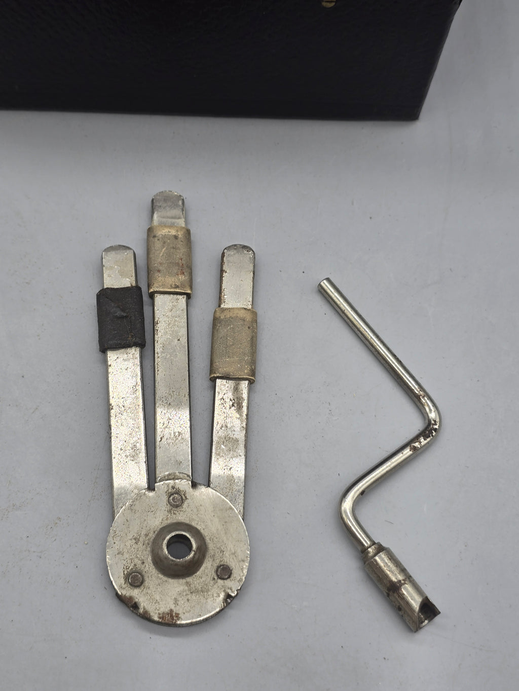 Antique Cased Mechanical Scientific Instrument w/ Accessories & Hand Crank – Early 1900s – Unidentified