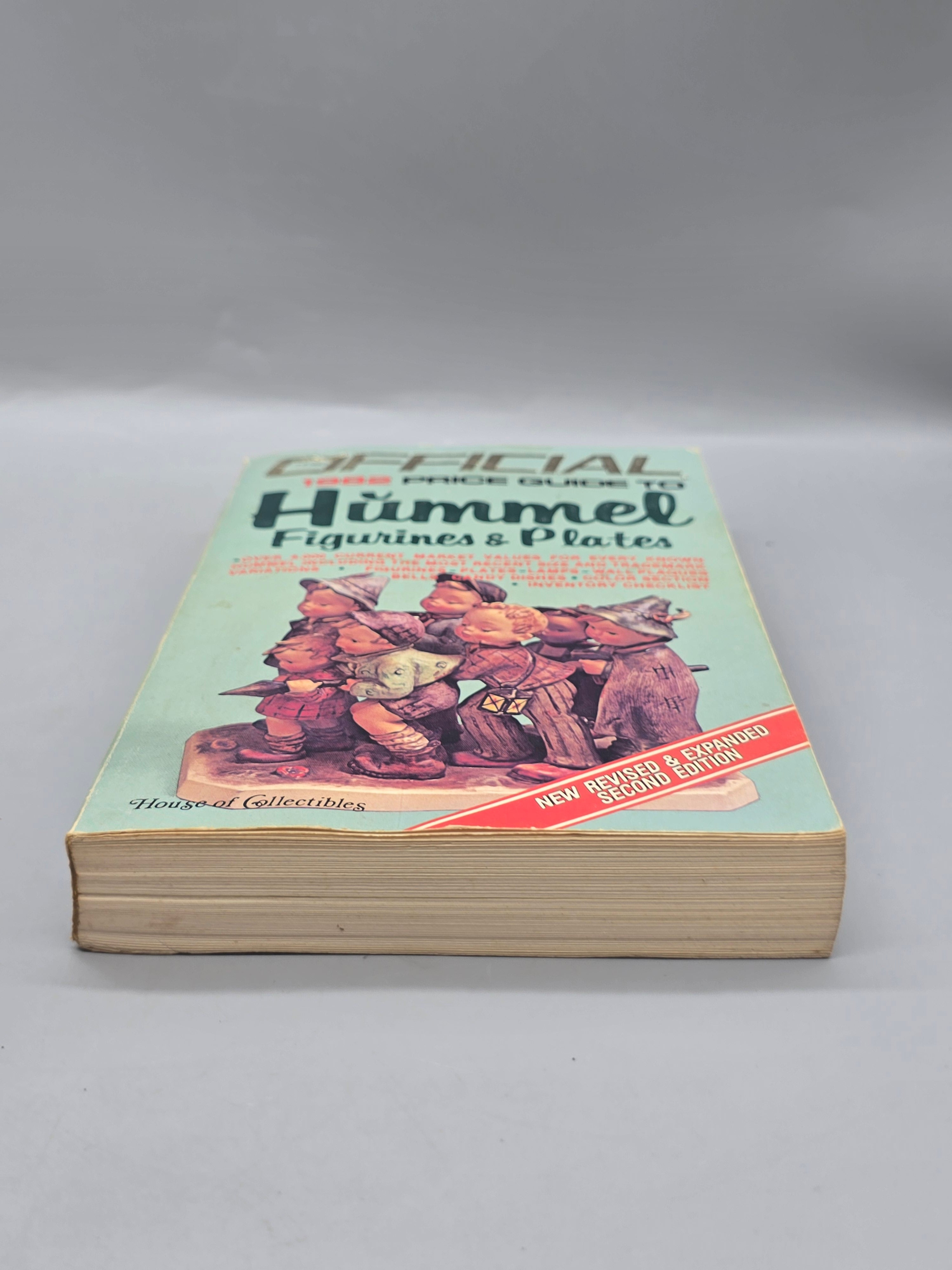 1982 Official Price Guide to Hummel Figurines & Plates 2nd Edition