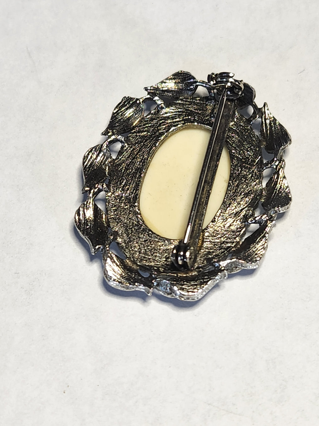 Vintage Lighthouse Scenic Cameo Brooch Silver Tone Leaf Frame Pin