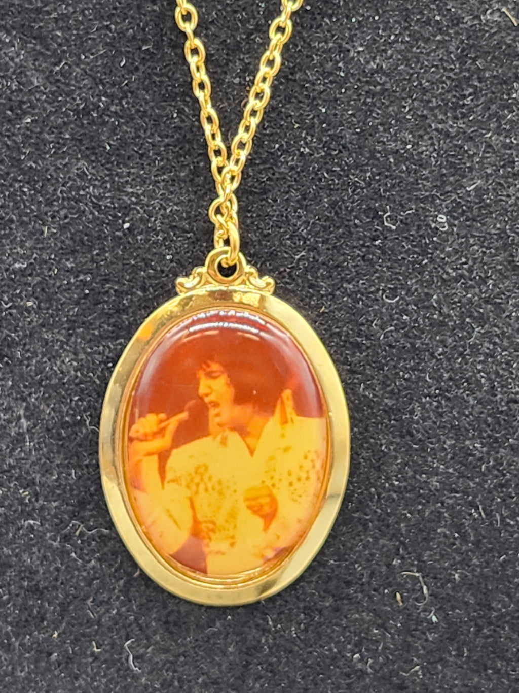 NOS Vintage 1977 Elvis Presley Boxcar Enterprises 3-Piece Gold-Tone Jewelry Set